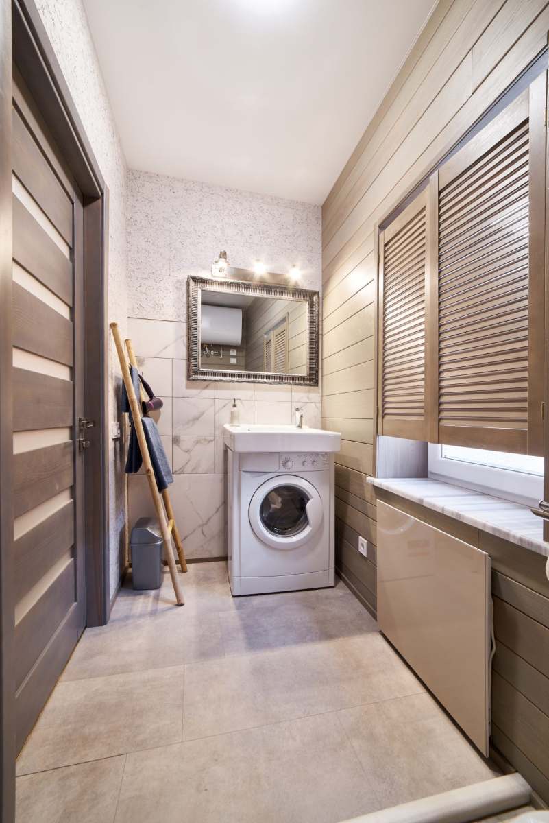 clothes-washing-machine-in-laundry-room-interior-2023-11-27-04-49-12-utc (1)